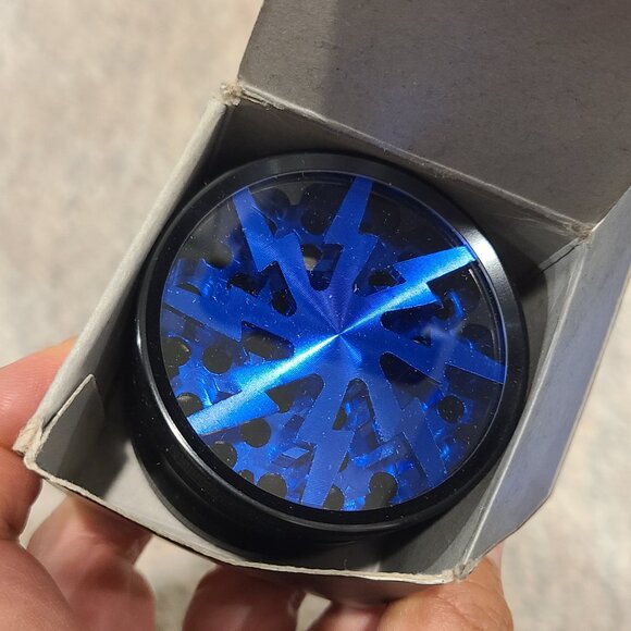 Aluminum spice grinder - Picture 4 of 5